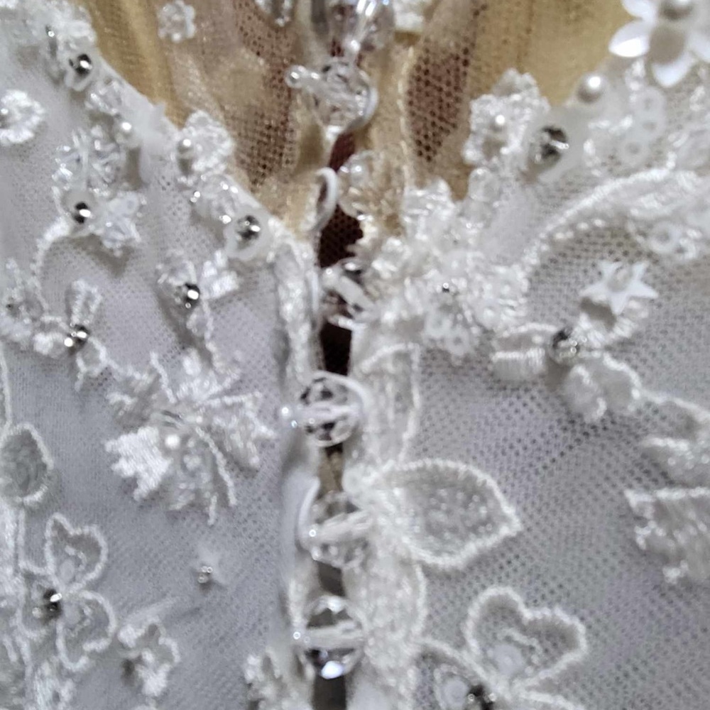 A line wedding dresss - Picture 4 of 7